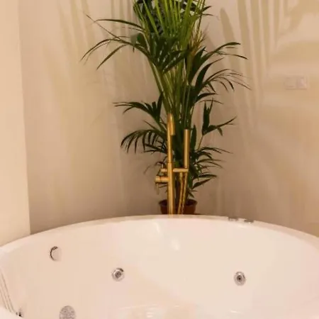 Premium With Jacuzzi بيت للعطل