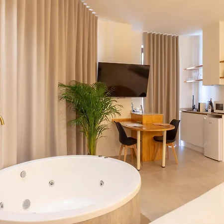 Premium With Jacuzzi בית נופש